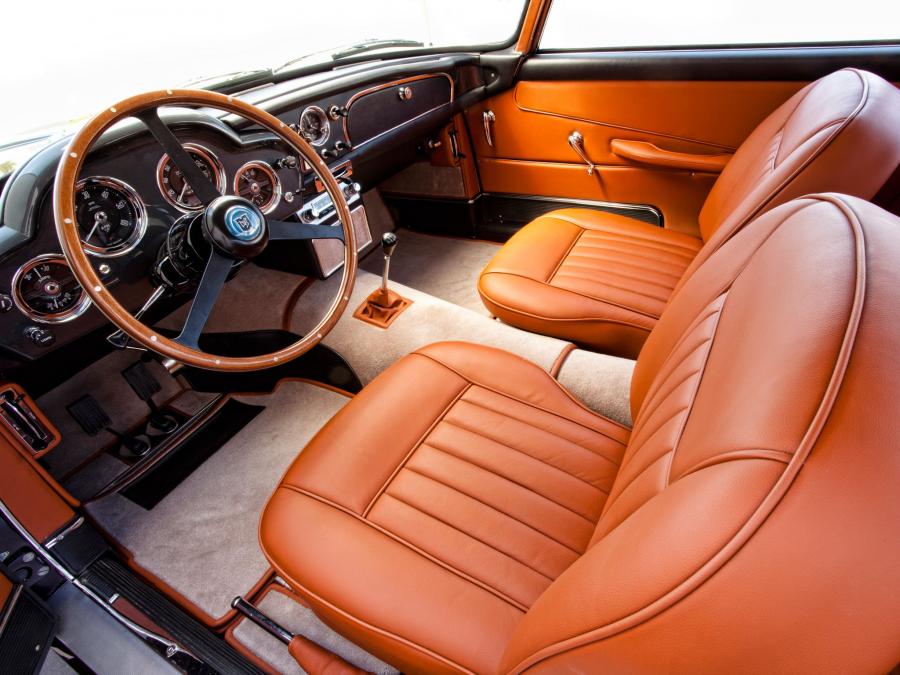 Интерьер Aston Martin DB4 (Series IV) 1961 года  (WW) (фото 26 из 30)